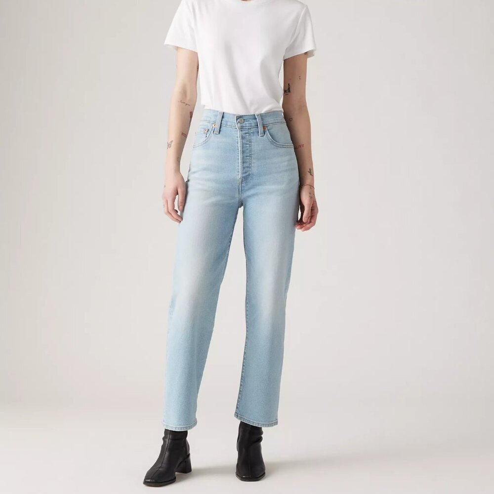 Like New Levi's Ribcage Straight Ankle Jeans in Light Blue Size 31